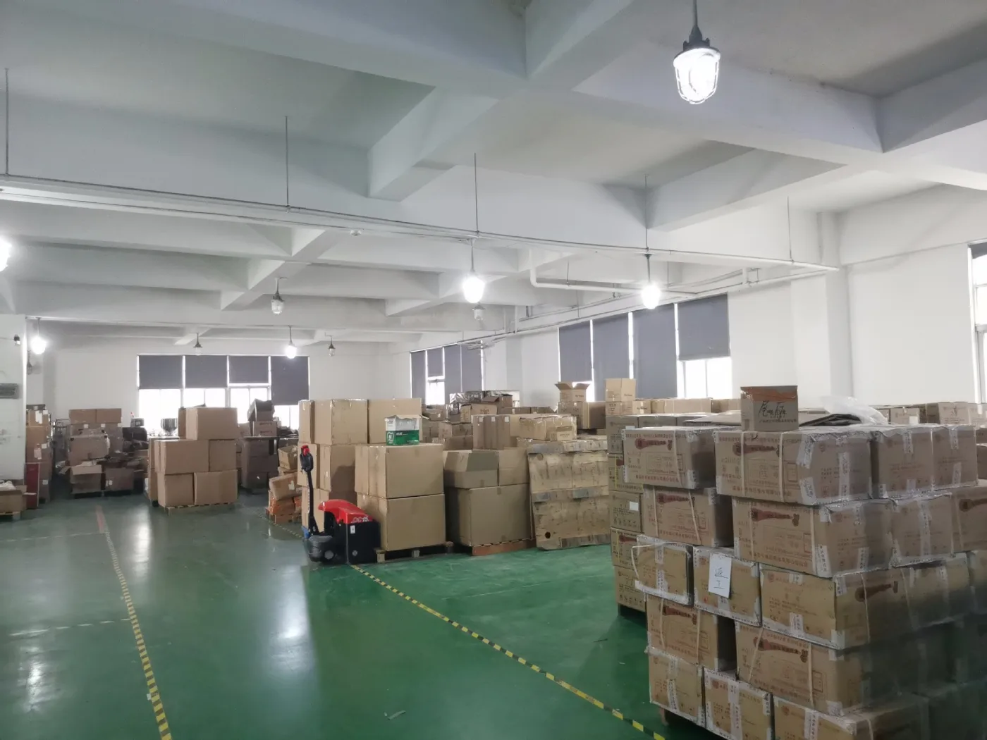 مستودع تجهيز مواد العبوات والمنتجات النهائية